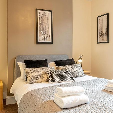 3 Bedroom Home Sleeps 5 Close To Chester City Centre Welcomes Couples, Small Groups, Families And Contractors Ngoại thất bức ảnh
