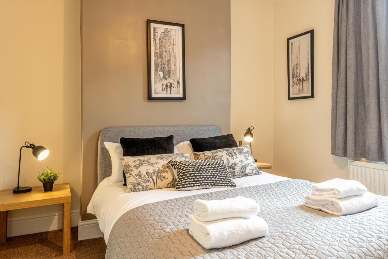 3 Bedroom Home Sleeps 5 Close To Chester City Centre Welcomes Couples, Small Groups, Families And Contractors Ngoại thất bức ảnh