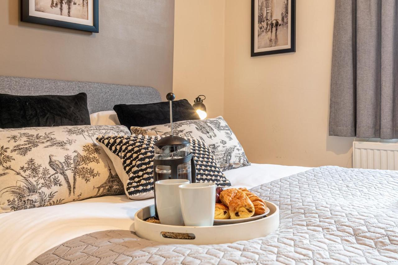 3 Bedroom Home Sleeps 5 Close To Chester City Centre Welcomes Couples, Small Groups, Families And Contractors Ngoại thất bức ảnh